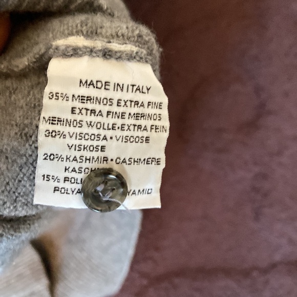 Revor Classic Cashmere Sweater - Picture 8 of 8